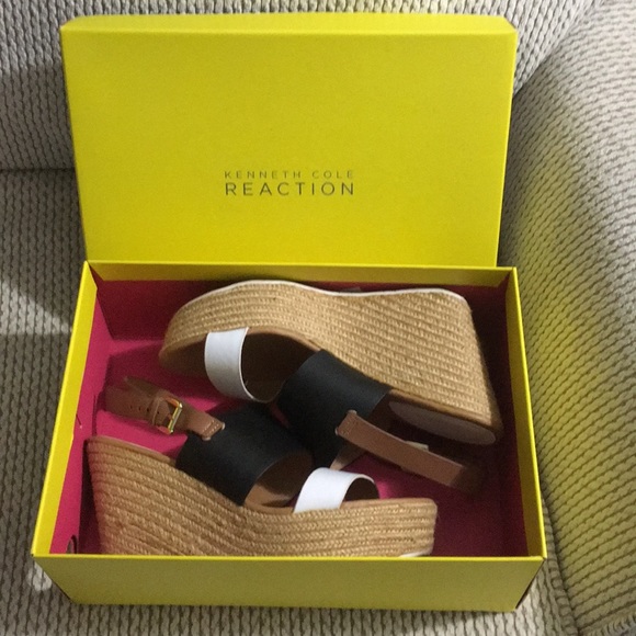 Kenneth Cole Reaction Wedges - Picture 2 of 3